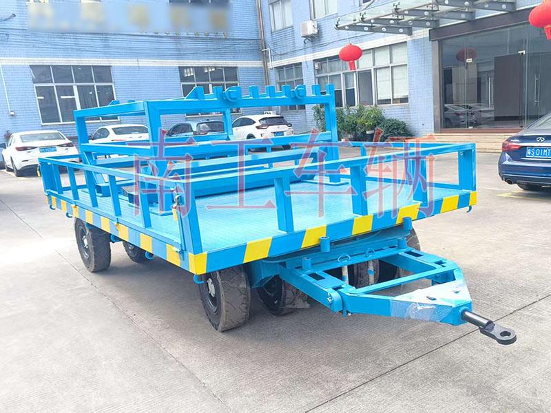 15噸護(hù)欄型平板拖車(chē)帶卷料夾工具拖車(chē)