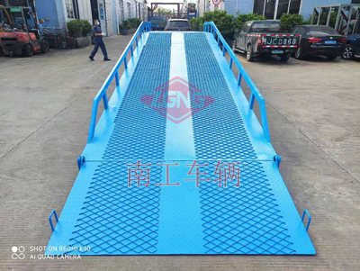 1673062181101837.jpg 10移動式登車橋I.jpg