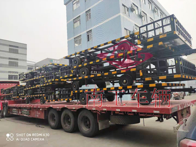 1675144986425999.jpg 4噸骨架式平板拖車帶小尾箱2I.jpg