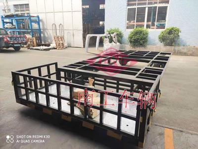 1675145001104346.jpg 4噸骨架式平板拖車帶小尾箱I.jpg