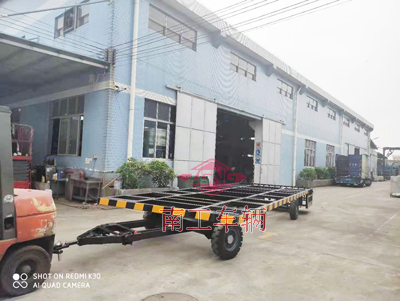 1675216397466431.jpg 8噸無動力牽引骨架平板拖車帶護欄3I.jpg
