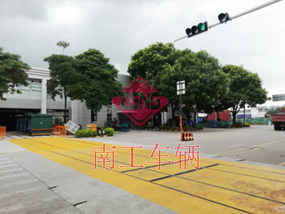 1675733021210527.jpg 電動(dòng)軌道車 帶雨篷電動(dòng)工具拖車2I.jpg