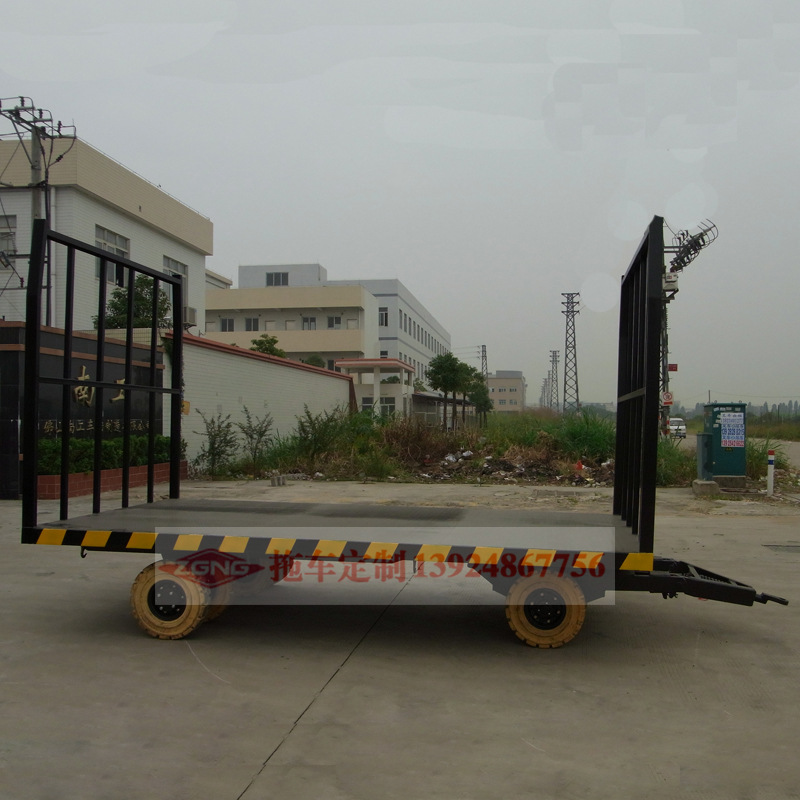 1676342607119727.jpg 11噸平板車護(hù)欄型4.jpg