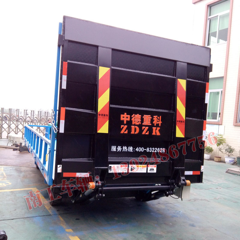 自帶裝卸貨平臺(tái)汽車(chē)尾板倉(cāng)庫(kù)搬運(yùn)小拖車(chē)0.jpg