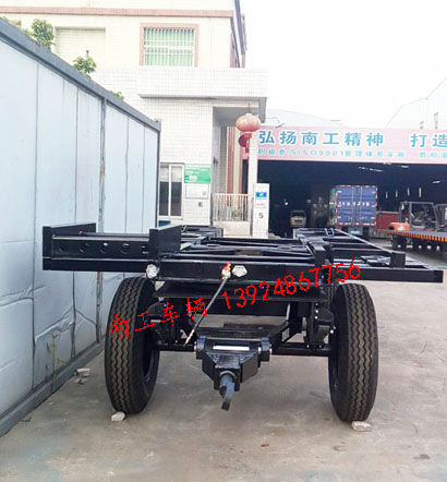 1676858427279834.jpg 8噸交通道路設(shè)備專用拖車3I.jpg