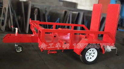 1676946905228955.jpg 0.5噸帶爬梯消防車(chē)專(zhuān)用平板拖車(chē)2I.jpg