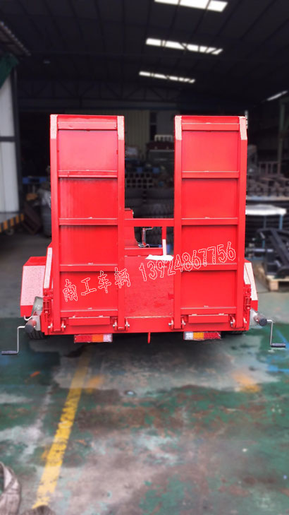 1676946956330197.jpg 0.5噸帶爬梯消防車(chē)專(zhuān)用平板拖車(chē)4I.jpg