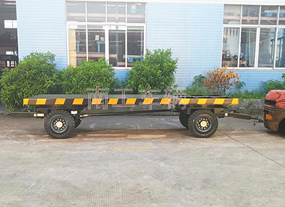 8噸雙牽引同軌跡聯(lián)動(dòng)平板拖車(chē)5I.jpg
