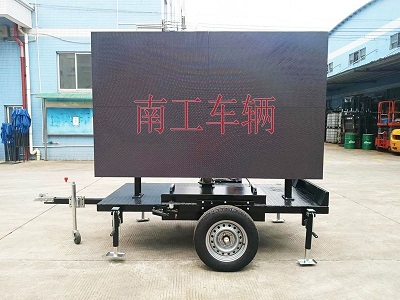 1682583679131966.jpg 輕型簡(jiǎn)易LED廣告拖車單面屏4I.jpg