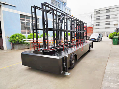 1683879132938853.jpg 2.5T折疊式顯示屏LED廣告拖車(chē)1I.jpg