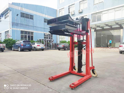 1683882842778513.jpg 1噸手動(dòng)卷筒工具車4I.jpg