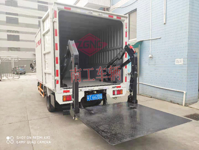 1684315294689796.jpg 1.5噸內(nèi)置汽車(chē)尾板1I.jpg