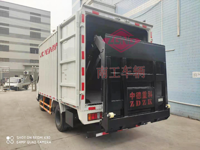 1684315314577803.jpg 1.5噸內(nèi)置汽車(chē)尾板5I.jpg