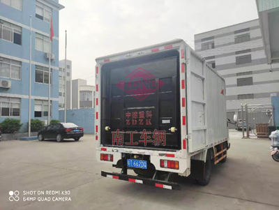 1684315321305789.jpg 1.5噸內(nèi)置汽車(chē)尾板I.jpg