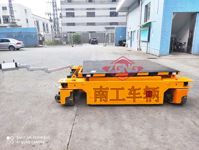 1685519726326936.jpg 2噸遙控自走式升降平臺1I.jpg