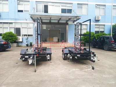 1690164272680954.jpg 0.5噸簡(jiǎn)易簡(jiǎn)LED廣告拖車帶升降不帶旋轉(zhuǎn)i.jpg