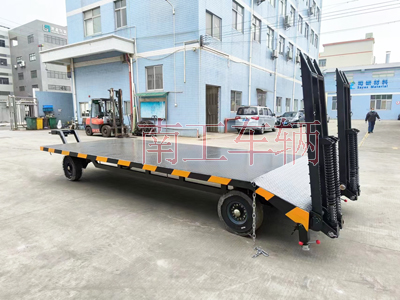1710144160954439.jpg 6噸帶爬梯移動平板拖車I.jpg