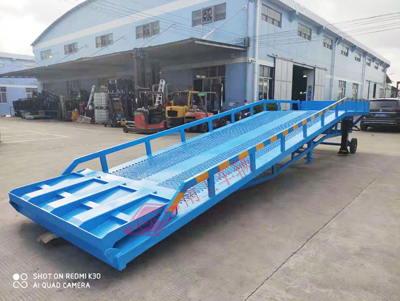 1731897088723887.jpg 10噸移動(dòng)式登車橋4I.jpg