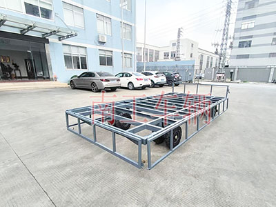 4噸骨架式平板拖車 帶下翻護(hù)欄工具拖車5I.jpg