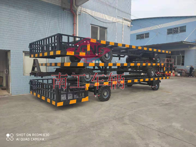 1768286497821422.jpg 8噸無動力牽引骨架平板拖車帶護(hù)欄4I.jpg