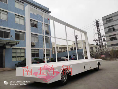 1768448177373979.jpg 2.2噸固定式LED廣告拖車(chē)3I.jpg
