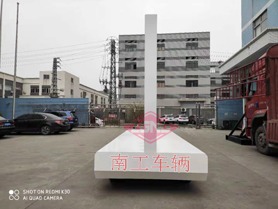 1768448186812750.jpg 2.2噸固定式LED廣告拖車(chē)4I.jpg