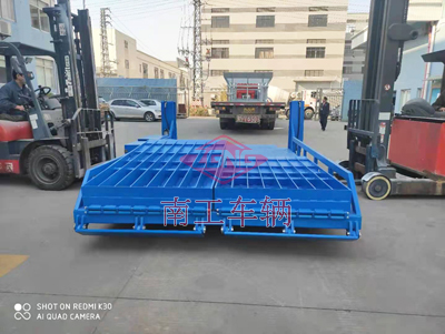 1768456414925154.jpg 非標(biāo)訂制8噸移動式登車橋1I.jpg