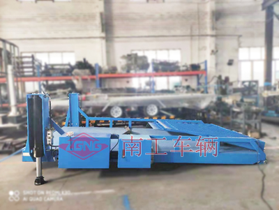 1768456430588341.jpg 非標(biāo)訂制8噸移動式登車橋3I.jpg