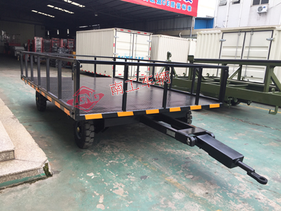 1769220997837991.jpg 6噸護(hù)欄型平板拖車黑色2I.jpg