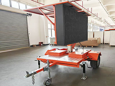 0.2噸帶太陽(yáng)能LED交通誘導(dǎo)屏工具拖車7I.jpg